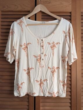 kate quinn Cream Short-Sleeve Henley with Orange Botanical Print - Size S